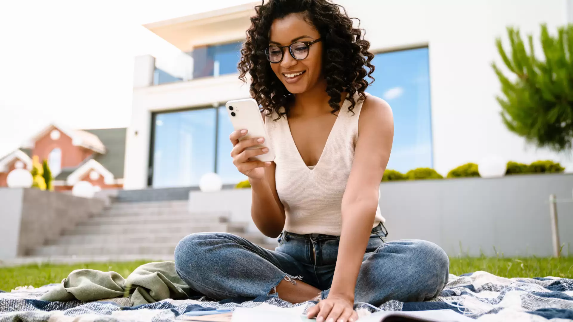 Hero Image for How to Buy a Home Closer to Work with Defence Loans