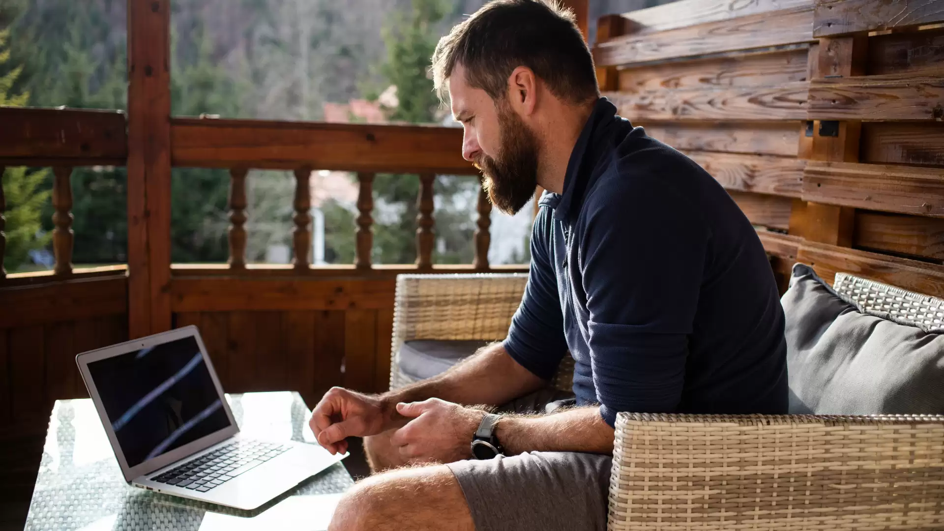 Smart ways to design landing pages that convert visitors