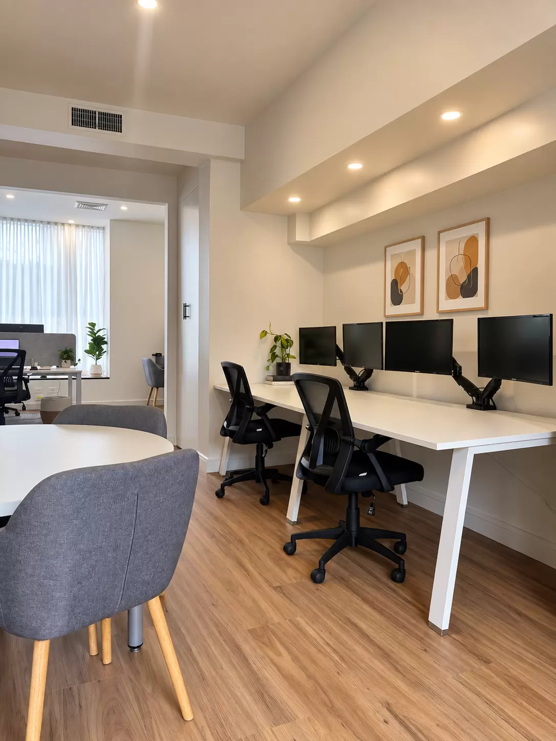 Hot Desks & Workspaces